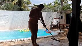 Home made video of an authentic amateur girl with a true fethish of f!cking a hose and peeing and flushing