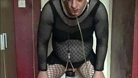 Enjoy an amateur video with a crossdresser’s love for the urine