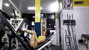 MILF’s workout routine shows her pretty legs