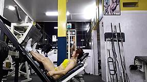 MILF’s workout routine shows her pretty legs