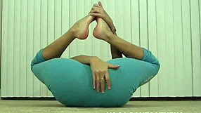 Get off with tight spandex: A jerking off instruction