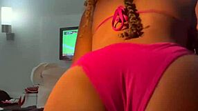 Twerk of the day: Bubble butt babe in a swimsuit