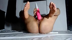 Free latina masturbates and squirts in HD