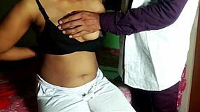 Sexy Indian doctor’s sleazy experience with an unprofessional lady patient