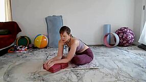 Sexy Yoga Class Featuring Aurora Willow and Some Inappropriate Pinning