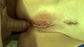 Older amateur MILF likes it hard in the ass