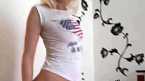 Extreme piss and squirt action with a cute doll