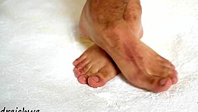 Gayamateur’s big feet fetish is a must-see