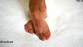 Gayamateur’s big feet fetish is a must-see