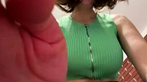 Big natural tits bounce in close-up video