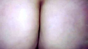 esposa cabalgando con una vista hermosa en este video amateur.